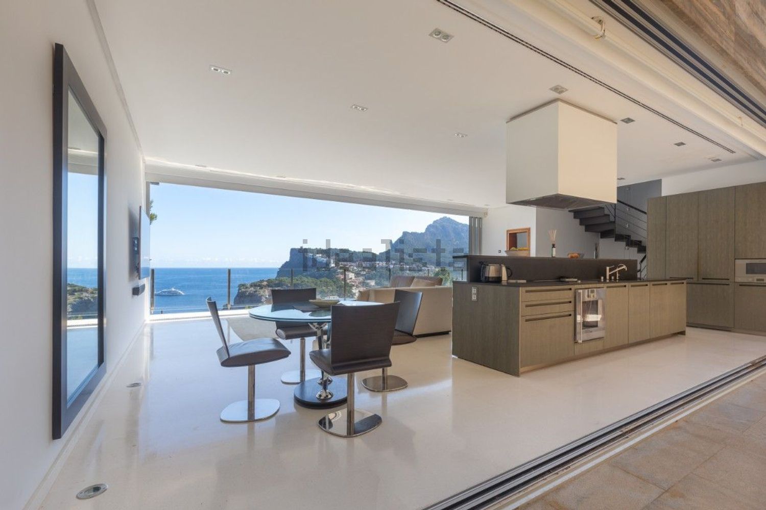 Chalet with direct beach access in Soller — Kitchen