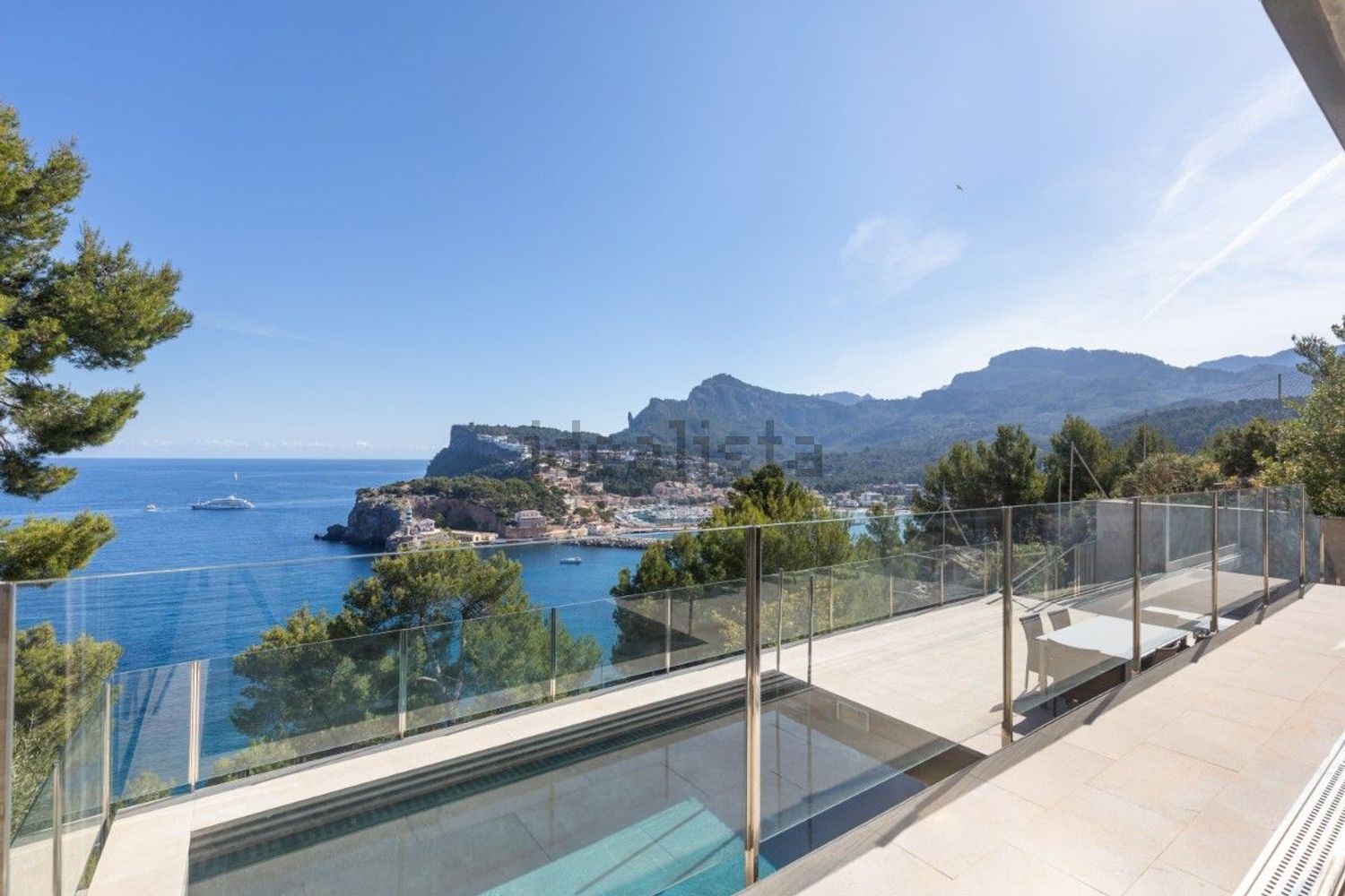 Chalet with direct beach access in Soller
