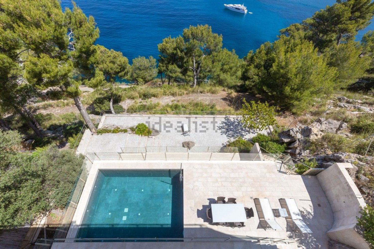 Chalet with direct beach access in Soller — Bathroom