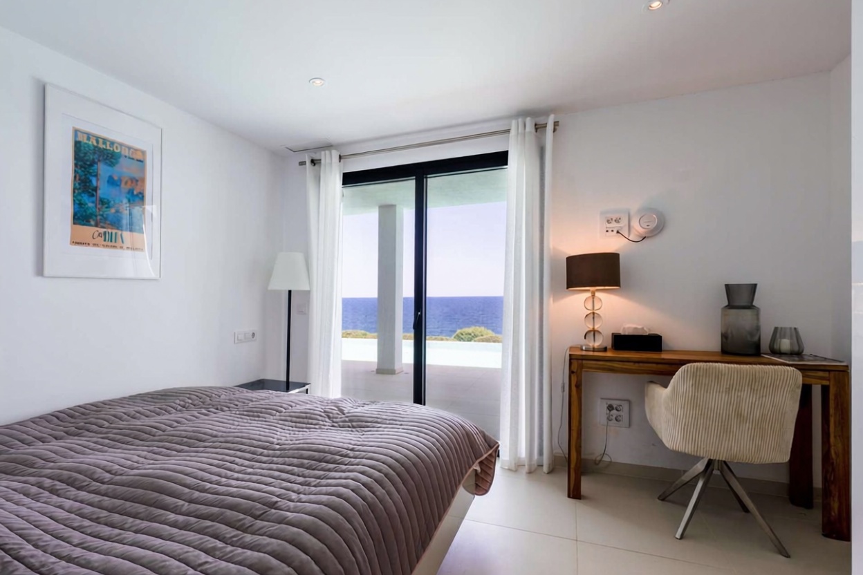 Chalet with direct beach access in Manacor — Bedroom