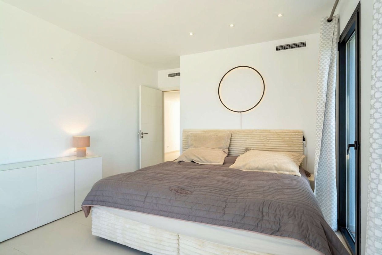 Chalet with direct beach access in Manacor — Bedroom