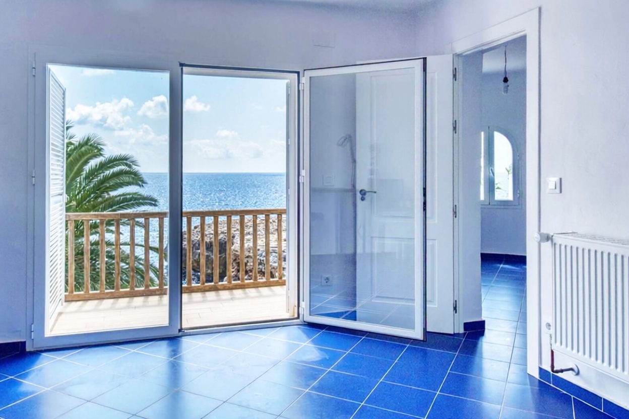Chalet with direct beach access in Santanyí — Sea view