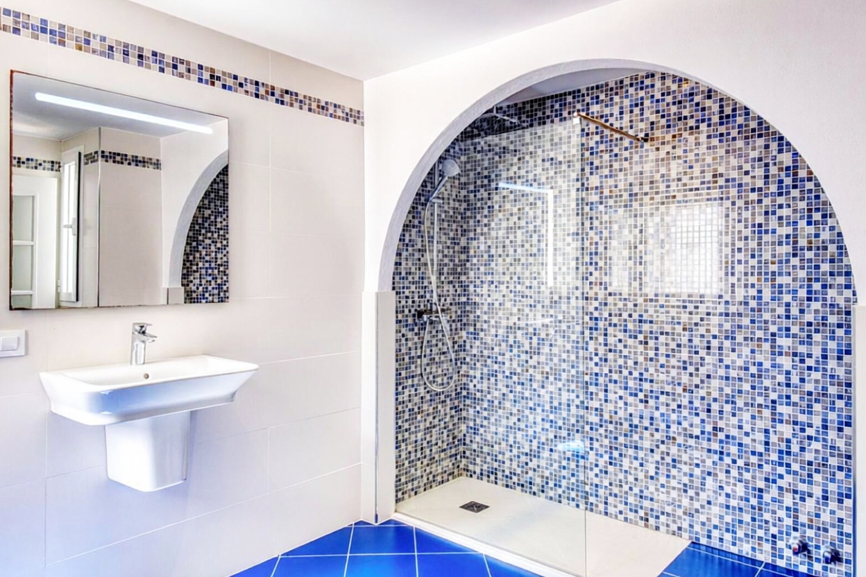 Chalet with direct beach access in Santanyí — Bathroom