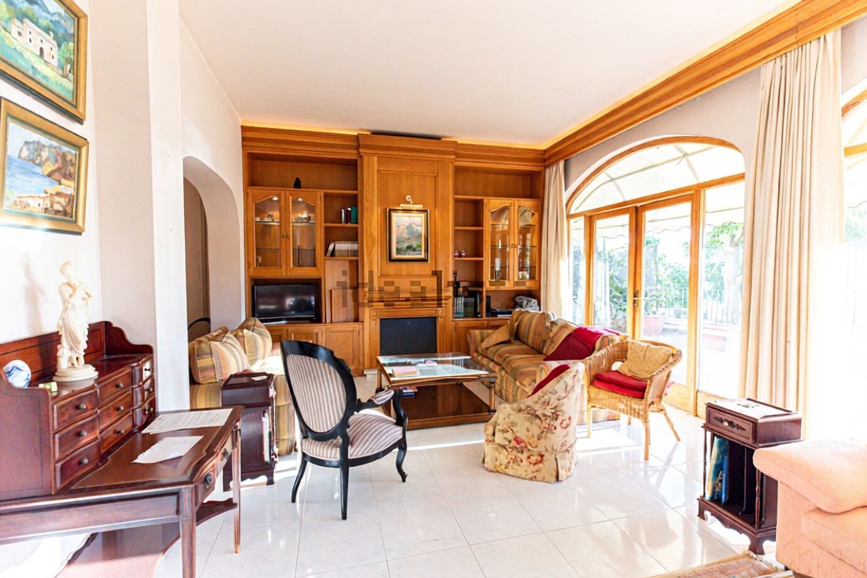 Chalet with direct beach access in Palma de Mallorca — Living room
