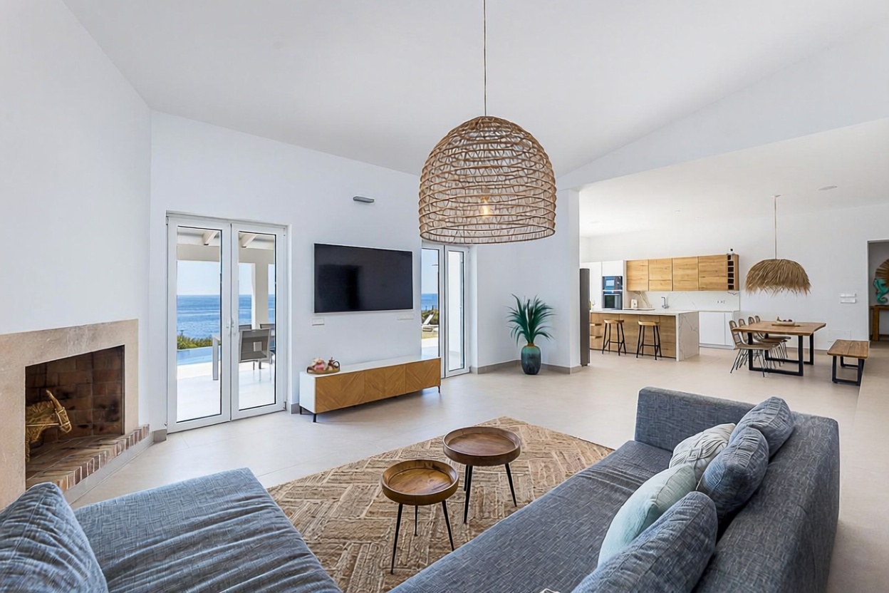 Chalet with direct beach access in Felanitx — Living room