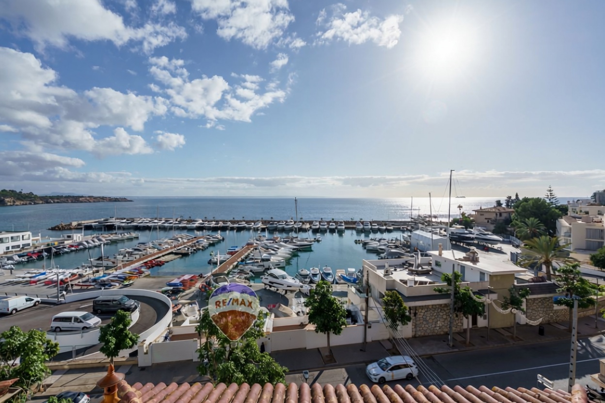 Chalet with direct beach access in Palma de Mallorca — Sea view