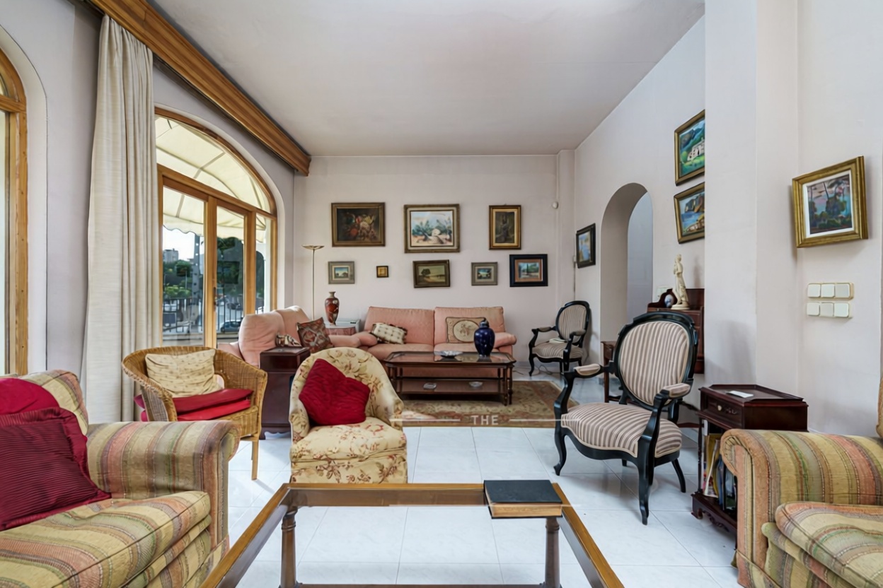 Chalet with direct beach access in Palma de Mallorca — Living room