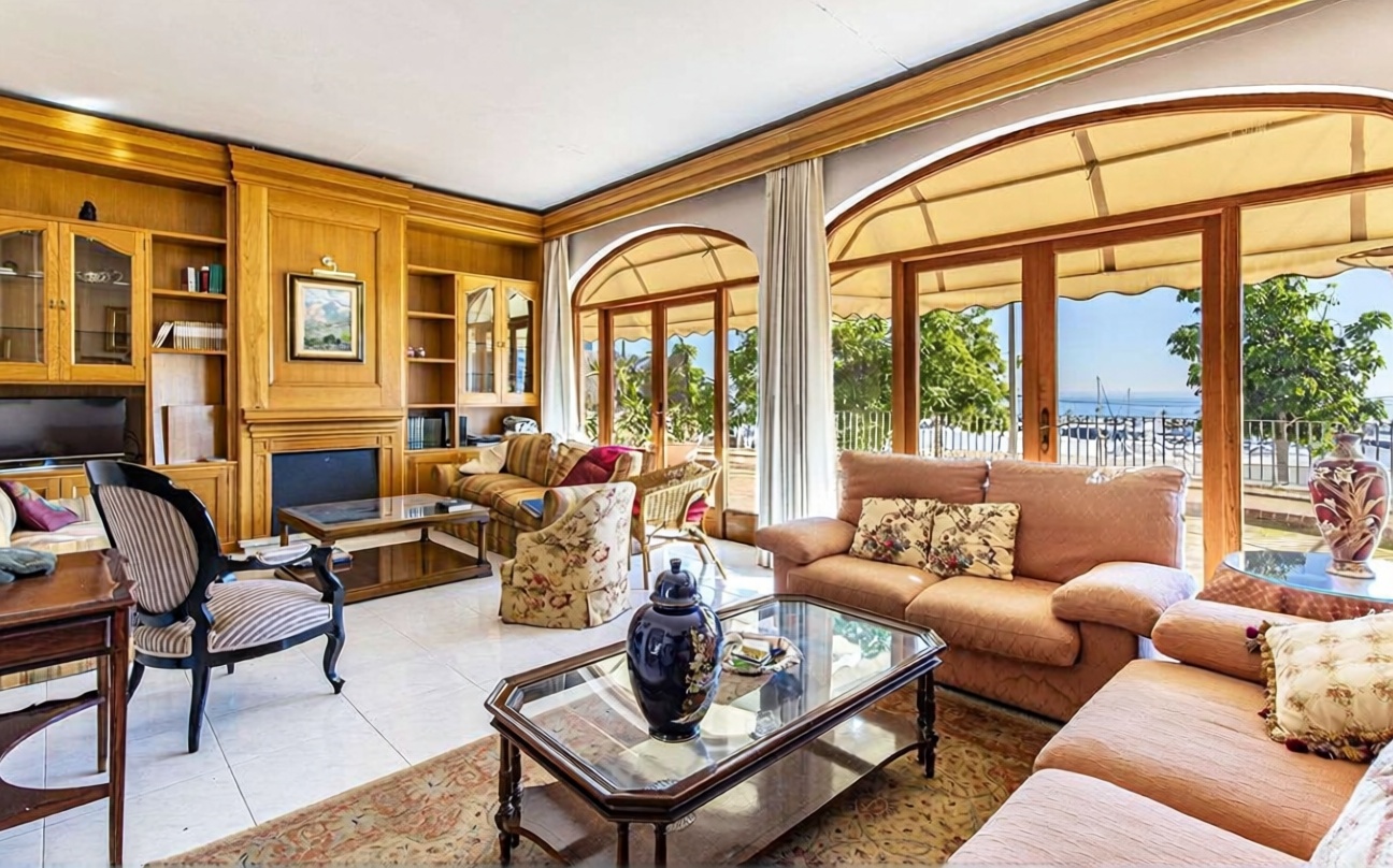 Chalet com acesso direto à praia em Palma de Mallorca — Sala