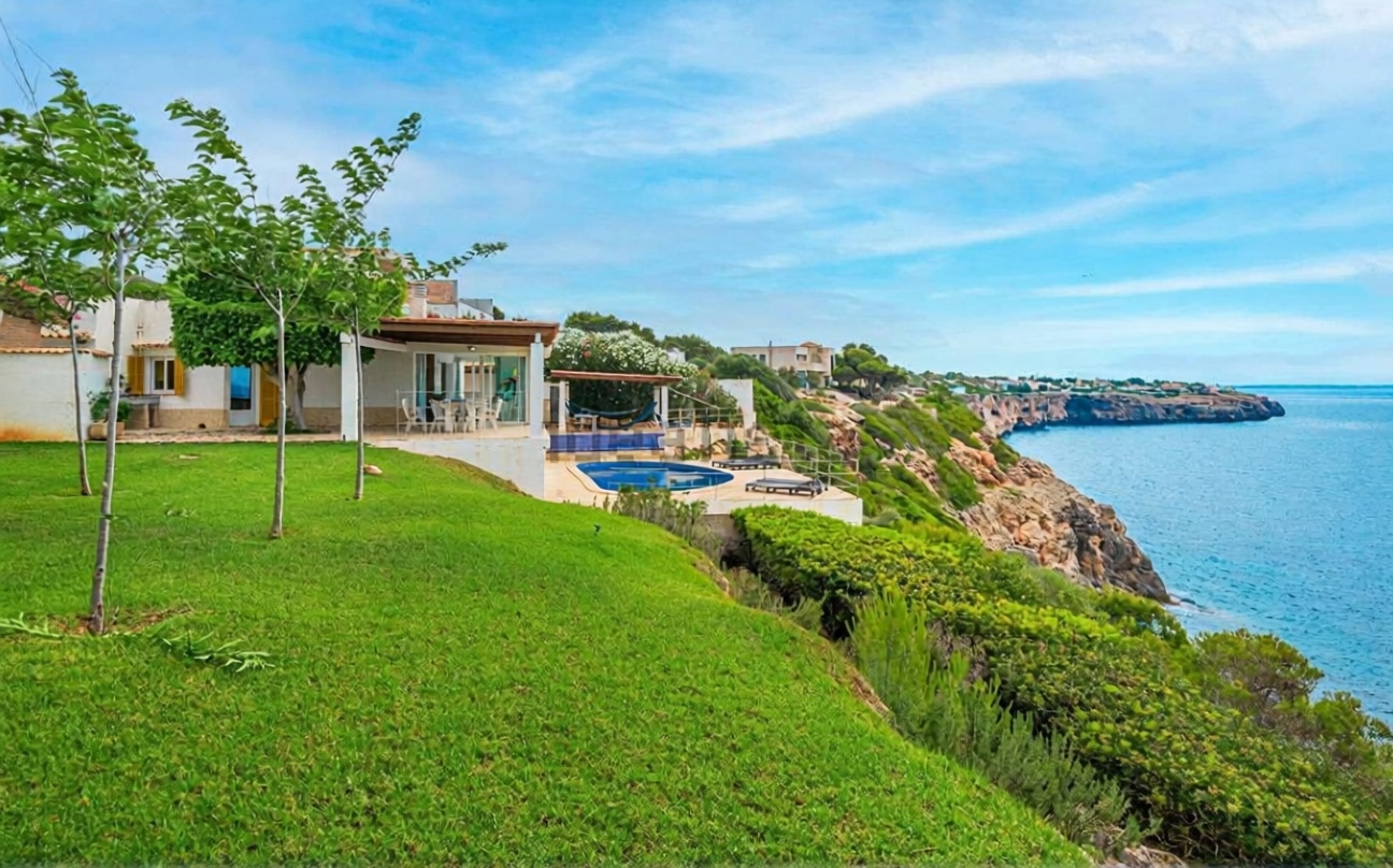 Chalet mit direkter Strandzugang in Llucmajor — Meerblick