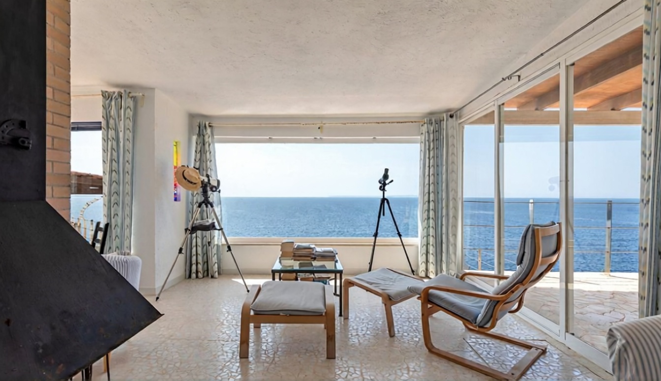 Chalet mit direkter Strandzugang in Llucmajor — Wohnzimmer