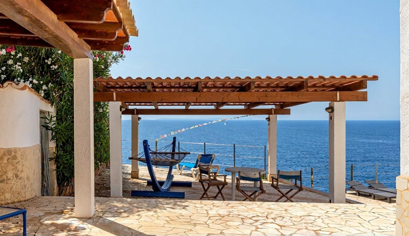 Chalet with direct beach access in Llucmajor