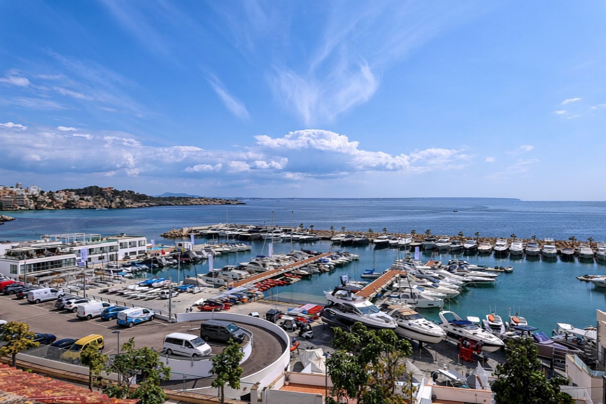 Chalet with direct beach access in Palma de Mallorca — Sea view