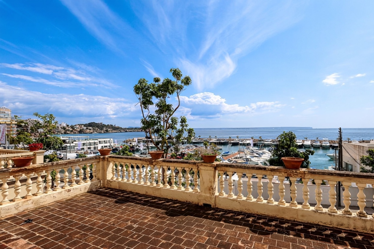 Chalet with direct beach access in Palma de Mallorca