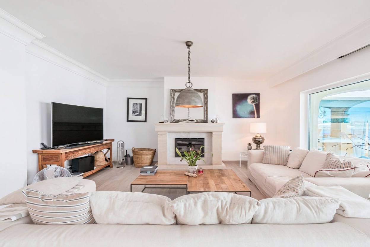 Chalet mit direkter Strandzugang in Llucmajor — Wohnzimmer
