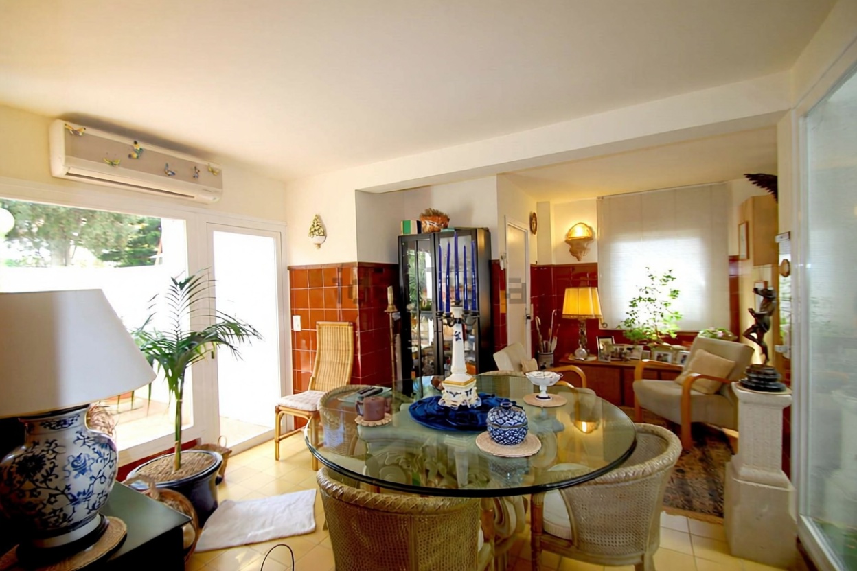 Chalet mit direkter Strandzugang in Llucmajor — Esszimmer