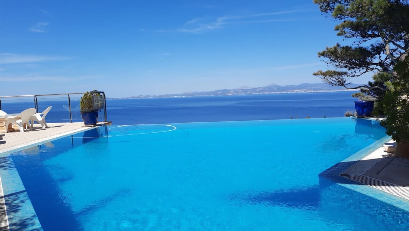 Chalet mit direkter Strandzugang in Llucmajor — Pool