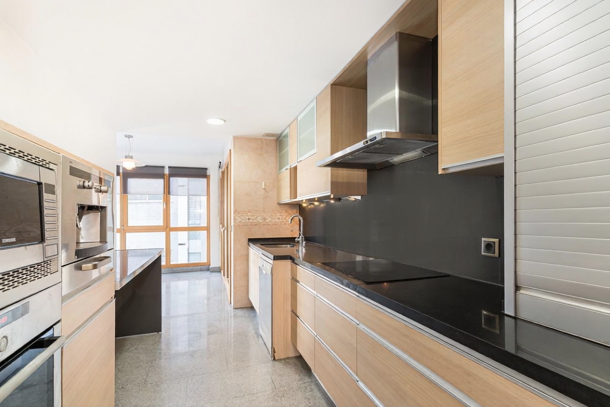 Beachfront flat in Palma de Mallorca — Kitchen