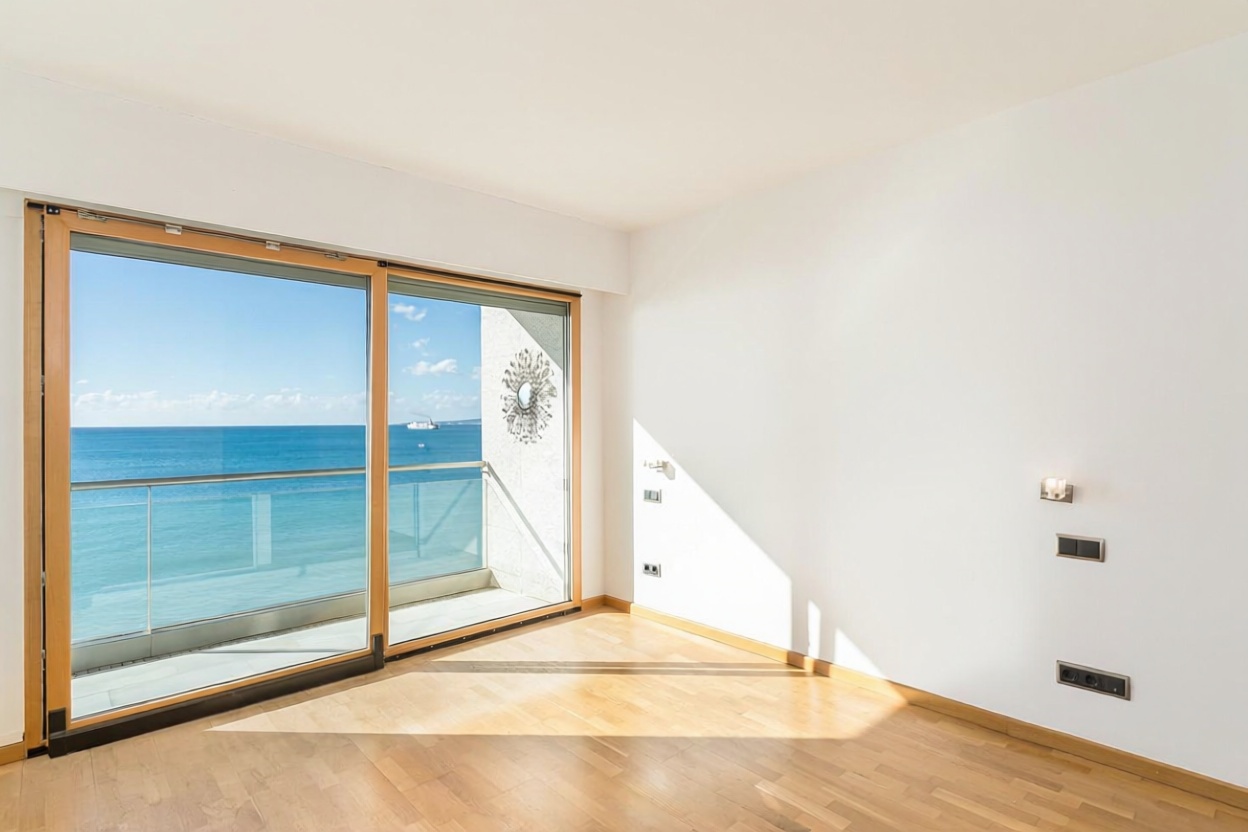 Beachfront flat in Palma de Mallorca — Bedroom