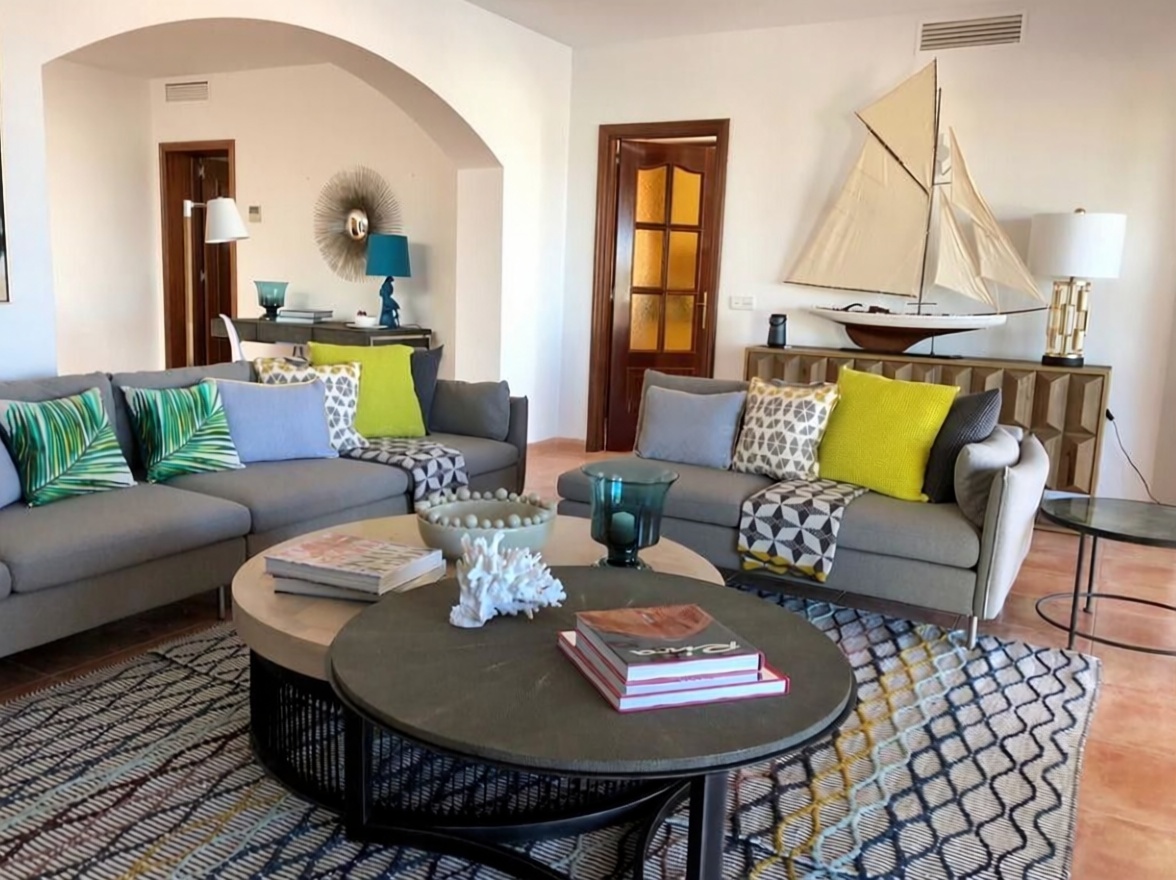 Chalet mit direkter Strandzugang in Calvià — Wohnzimmer