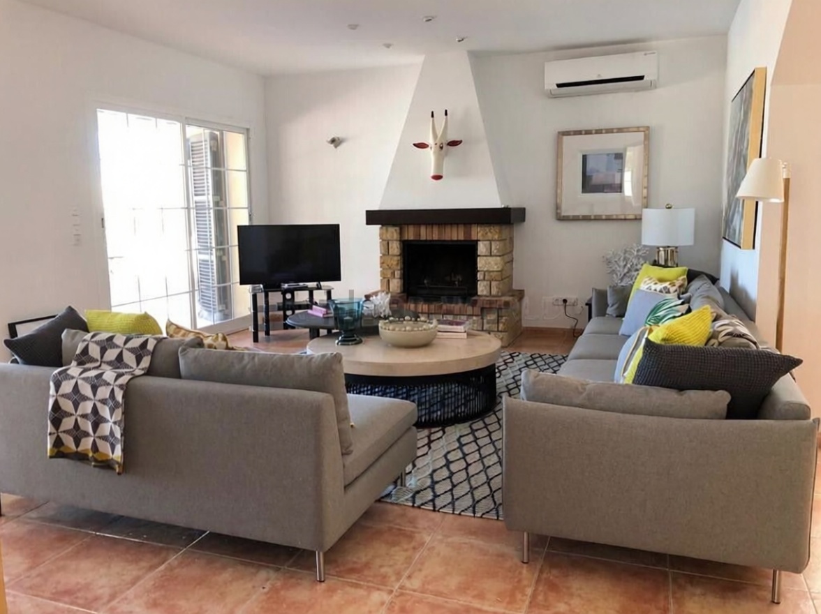 Chalet mit direkter Strandzugang in Calvià — Wohnzimmer