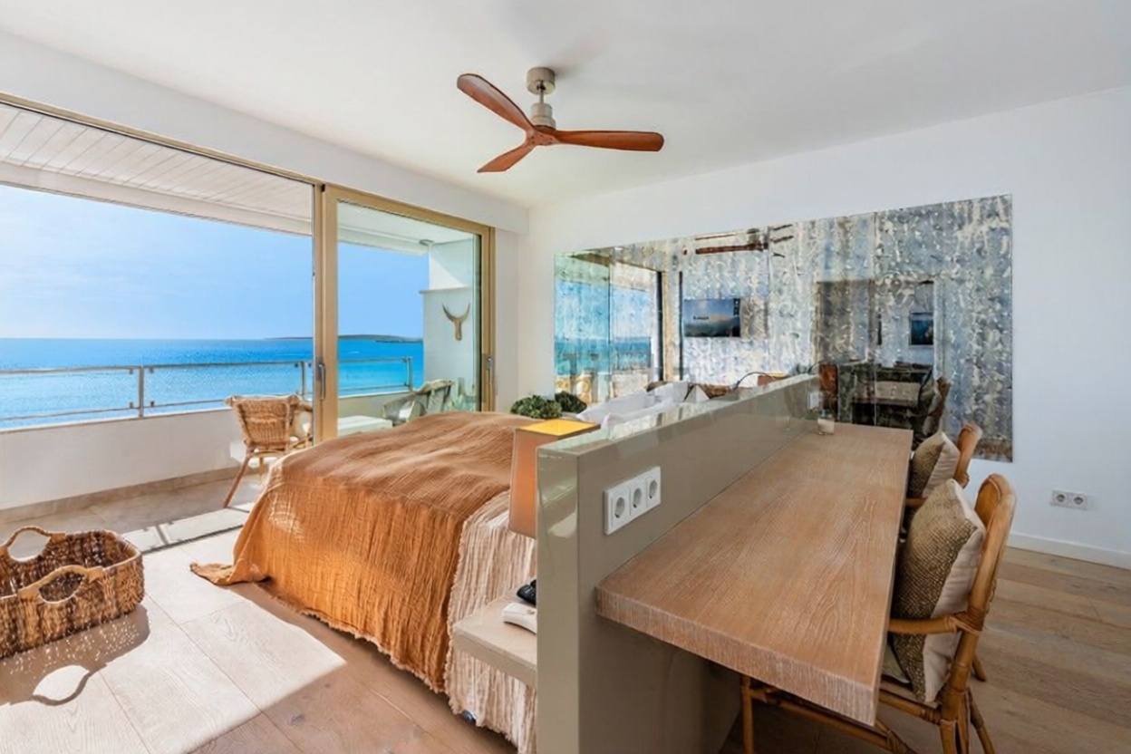 Beachfront flat in Palma de Mallorca — Bathroom