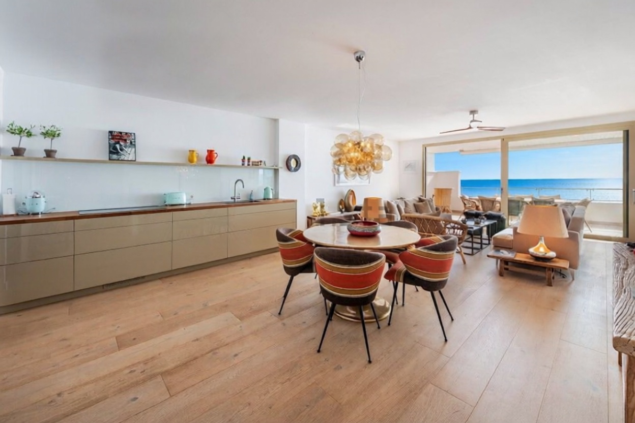 Beachfront flat in Palma de Mallorca — Kitchen