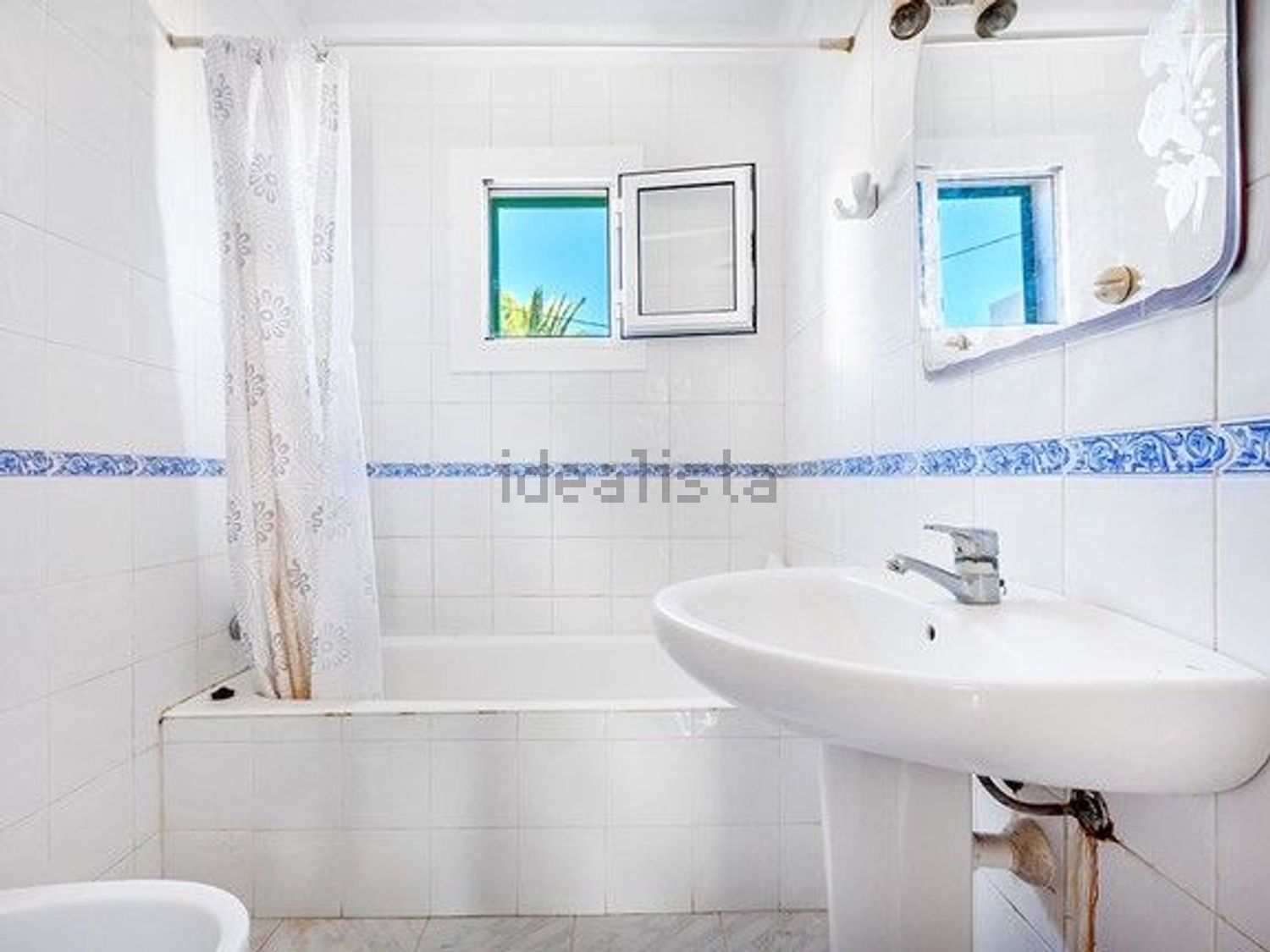 Chalet with direct beach access in Santanyí — Bathroom