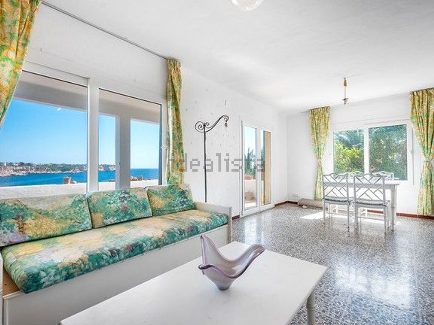 Chalet with direct beach access in Santanyí — Living room