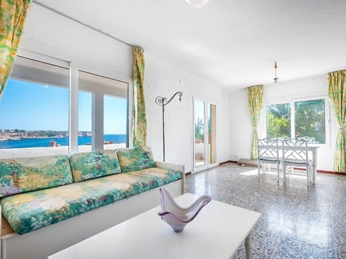 Chalet with direct beach access in Santanyí — Living room