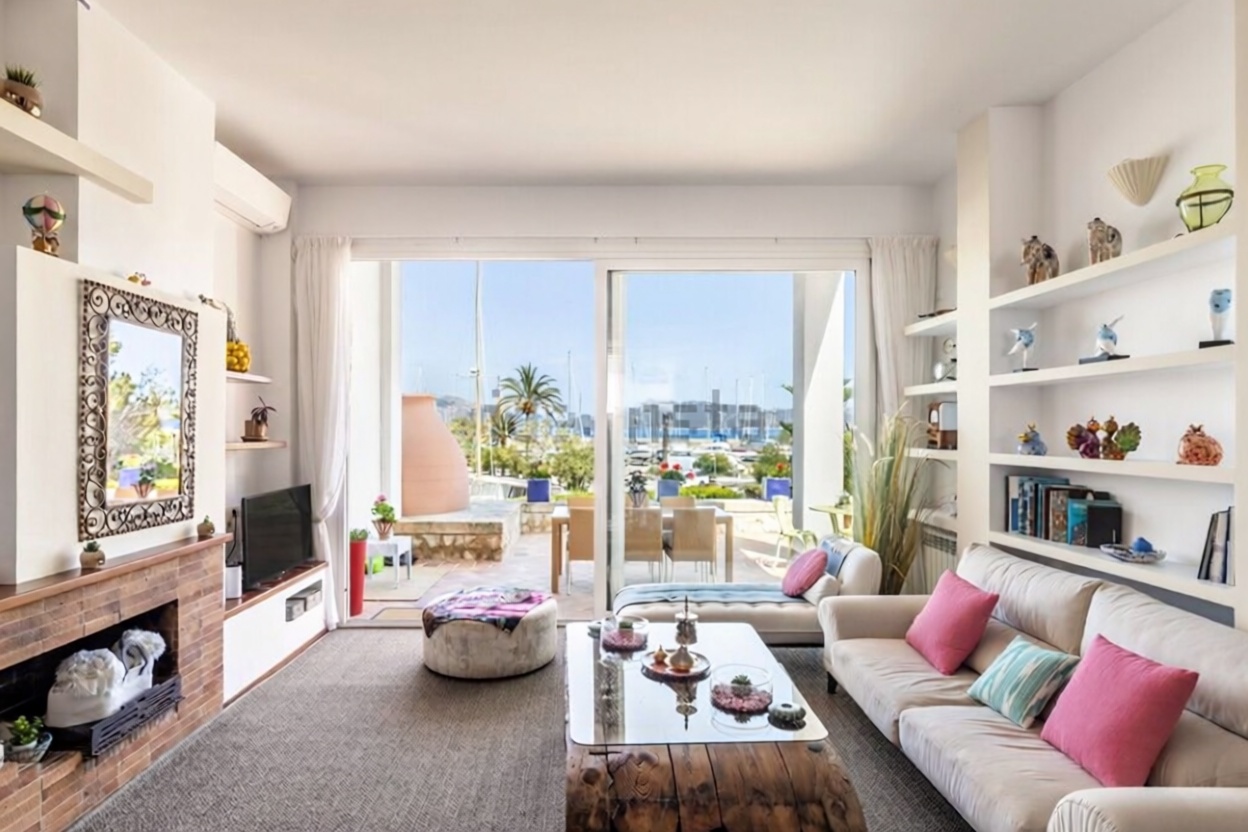 Chalet mit direkter Strandzugang in Alcúdia — Wohnzimmer