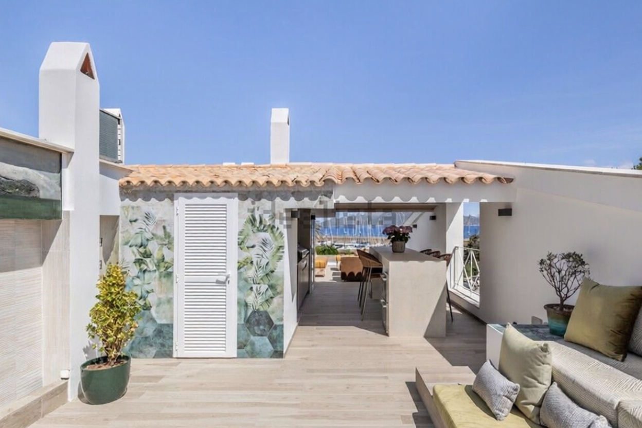 Chalet mit direkter Strandzugang in Alcúdia — Meerblick