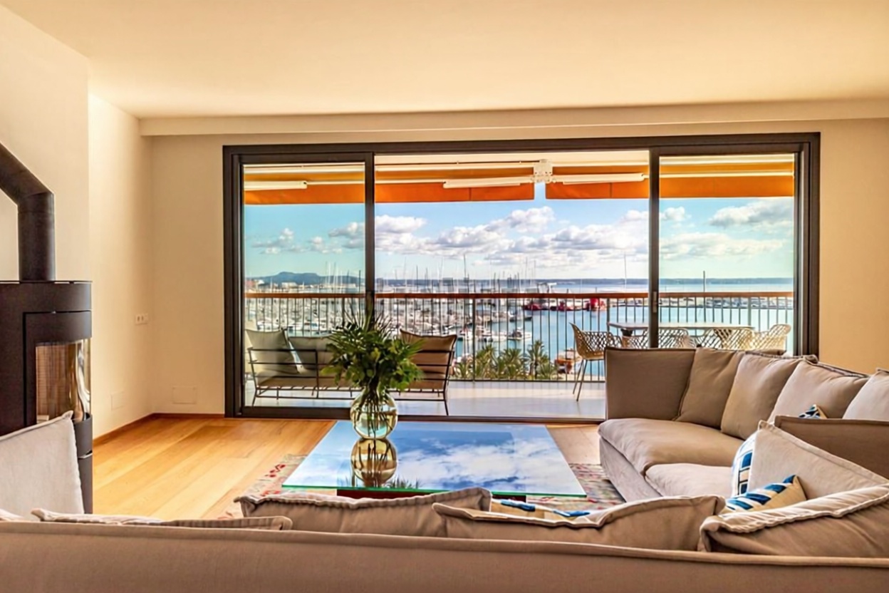 Piso en primera línea de playa en Palma de Mallorca — Salón