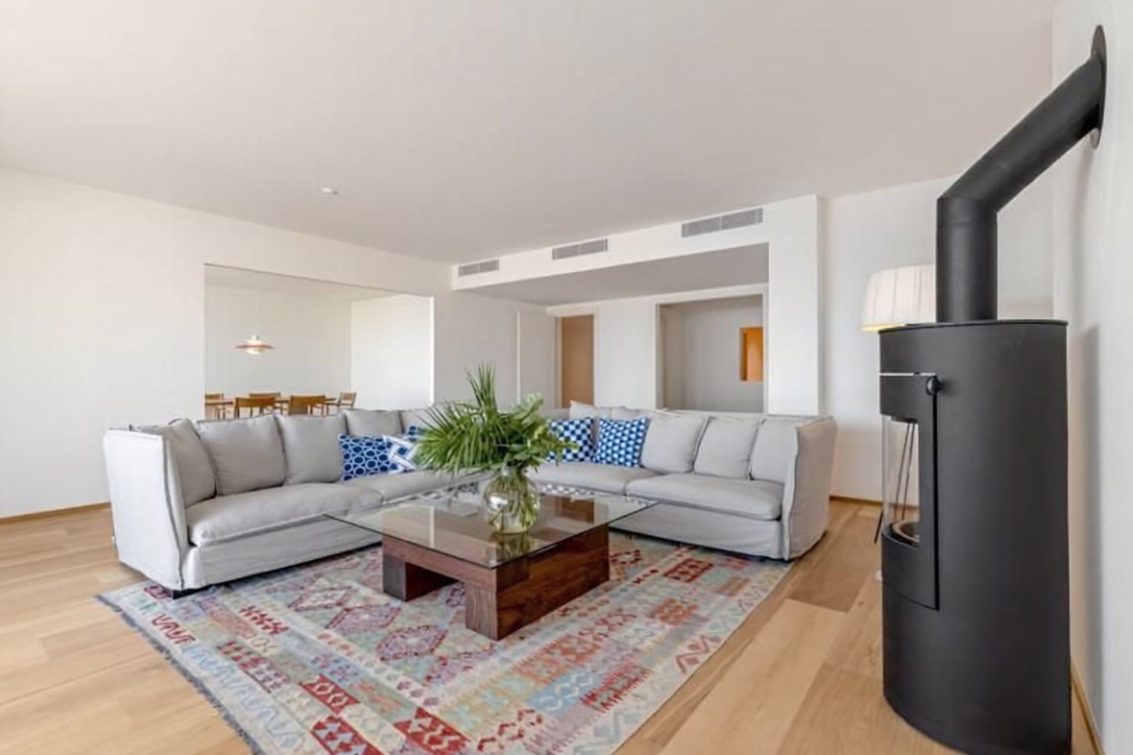 Beachfront flat in Palma de Mallorca — Living room