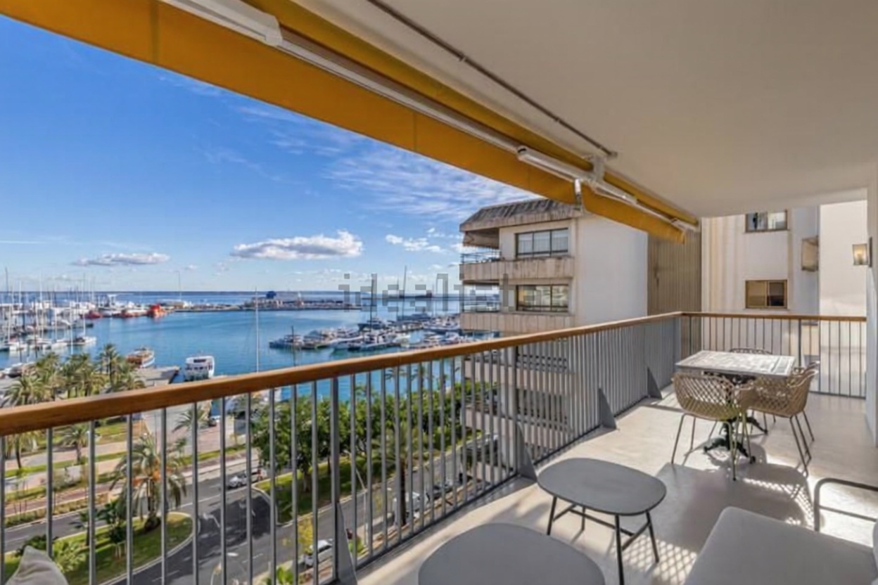 Beachfront flat in Palma de Mallorca — Sea terrace