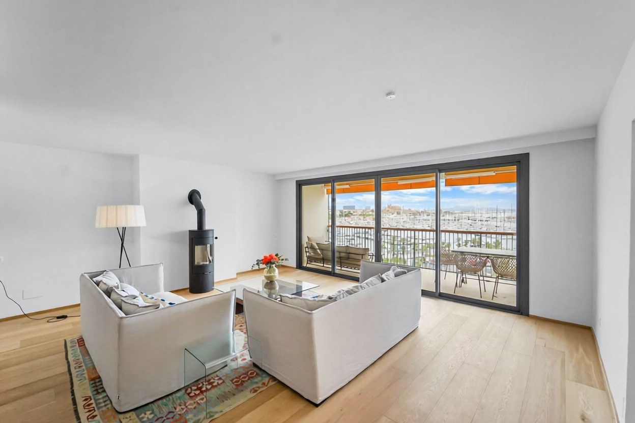Piso en primera línea de playa en Palma de Mallorca — Salón