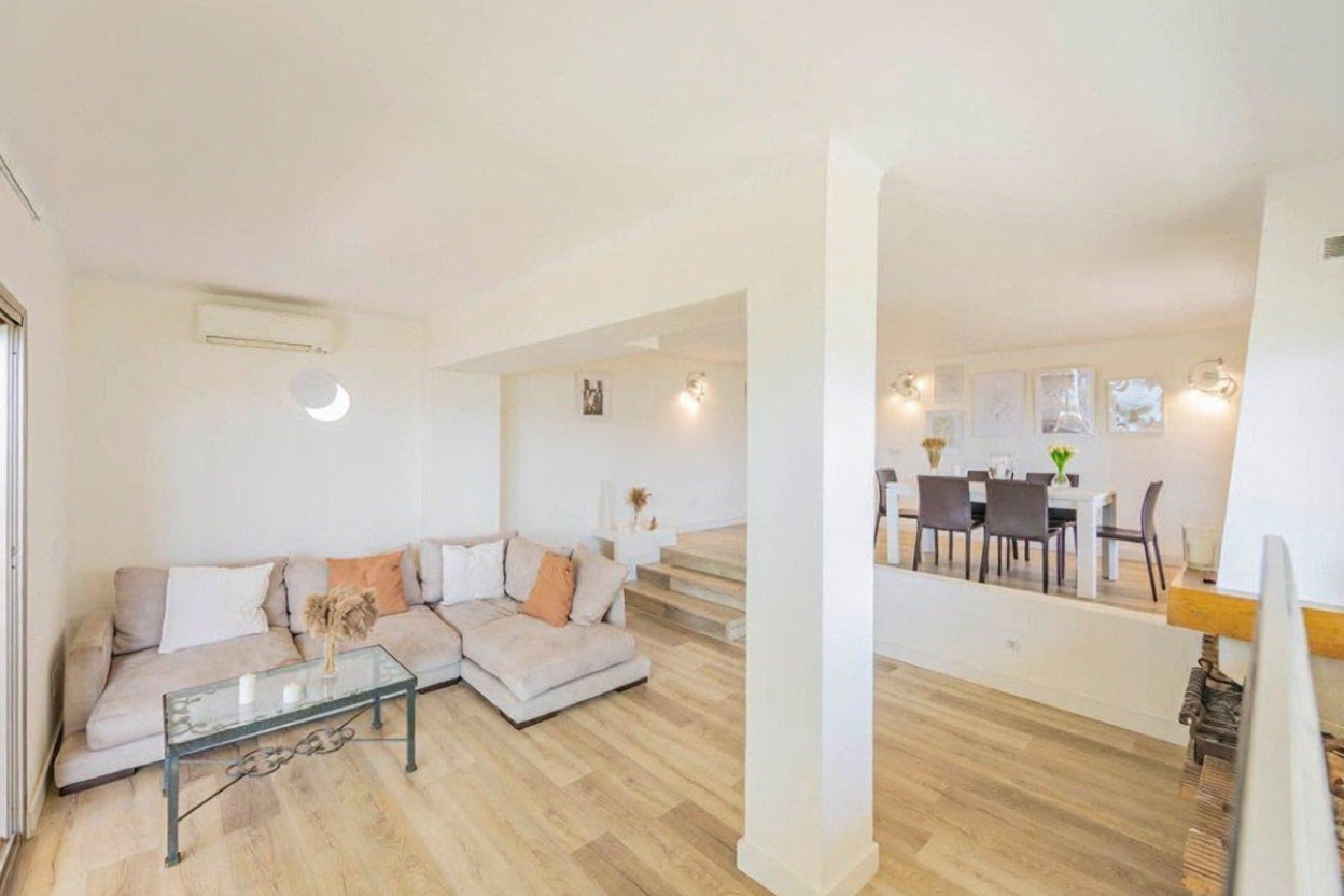 Beachfront flat in Alcúdia — Living room