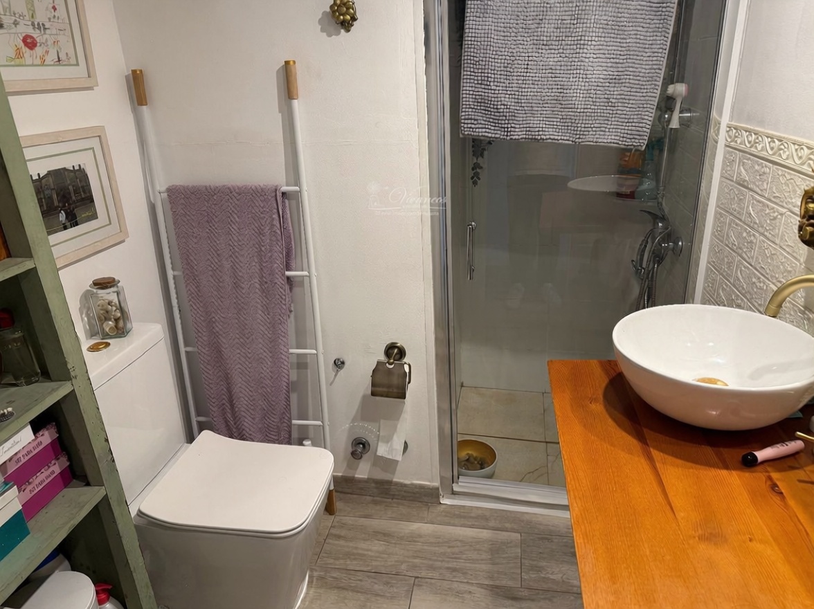 Beachfront studio in Calvià — Bathroom
