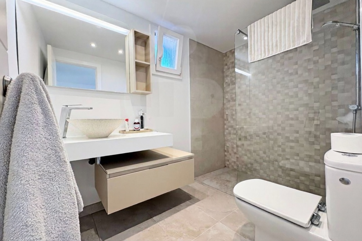 Appartement en première ligne de plage à Santanyí — Sanitaires