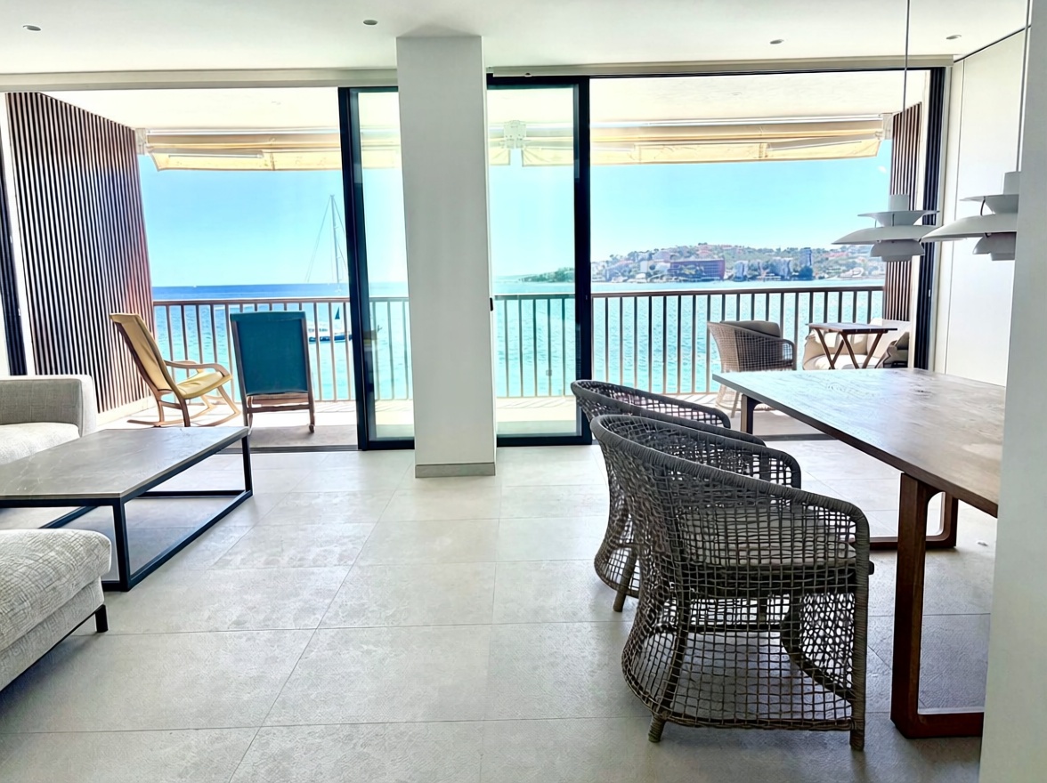 Wohnung in erste Strandlinie in Palma de Mallorca — Wohnzimmer