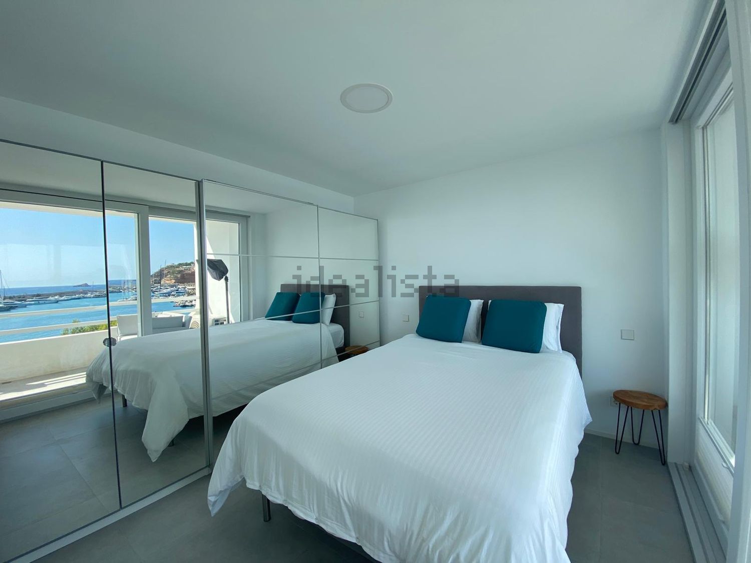 Piso en primera línea de playa en Calvià — Dormitorio