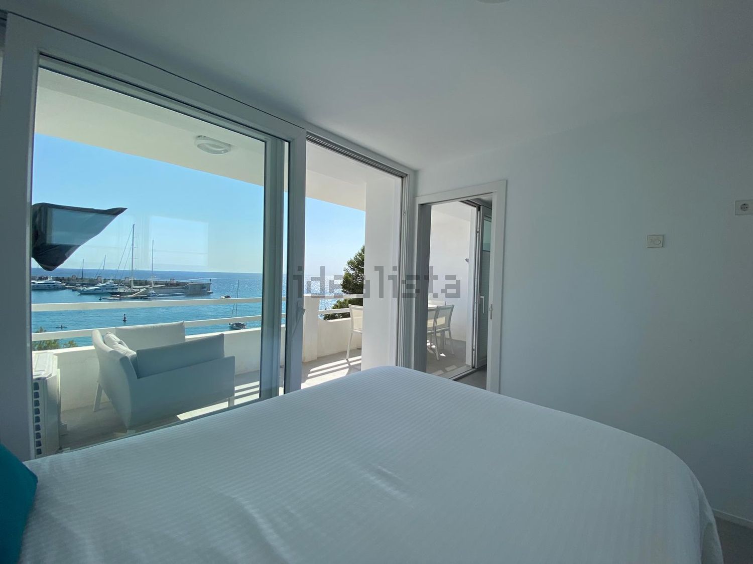 Piso en primera línea de playa en Calvià — Dormitorio