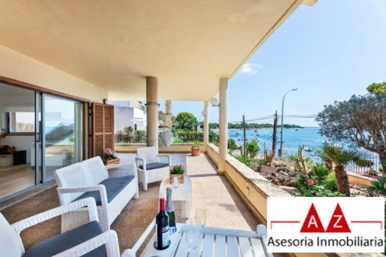 Beachfront flat in Alcúdia — Sea terrace