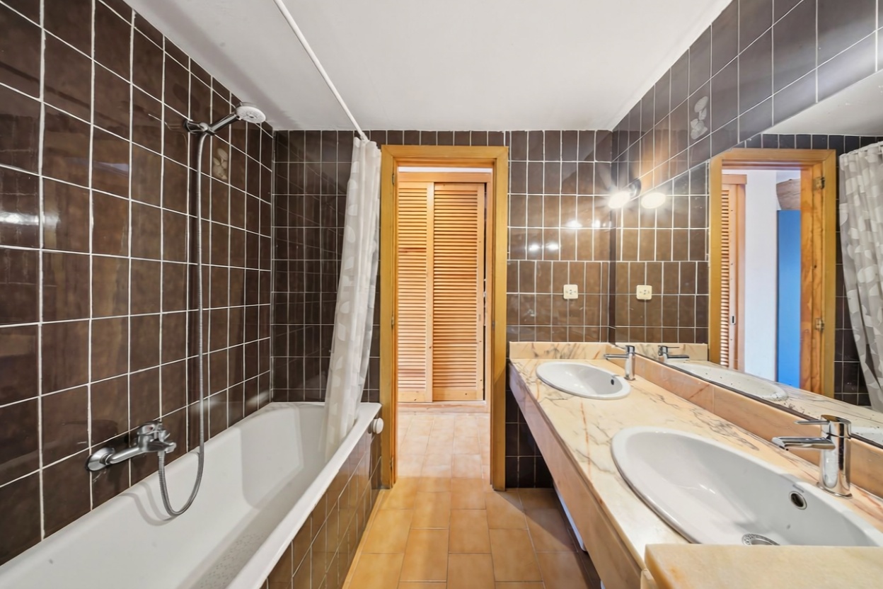 Wohnung in erste Strandlinie in Andratx — Bad