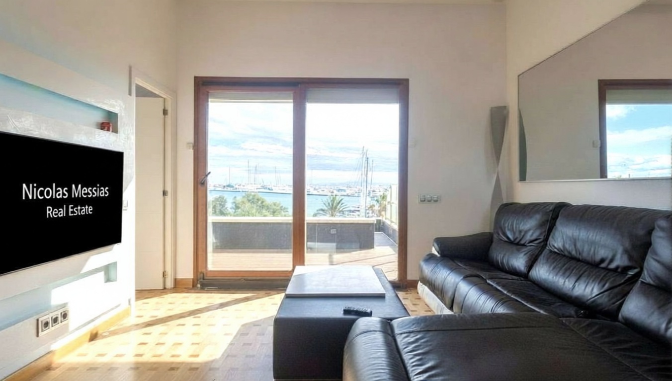 Beachfront flat in Palma de Mallorca — Living room