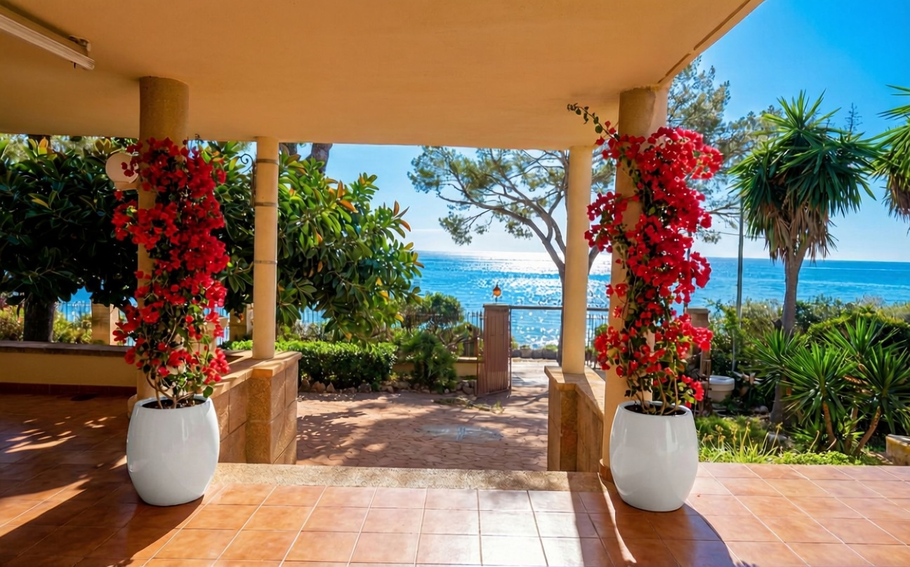 Beachfront flat in Alcúdia — Sea terrace