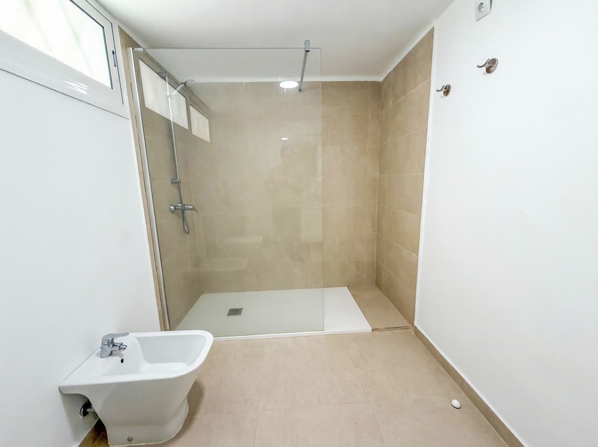 Beachfront flat in Alcúdia — Bathroom