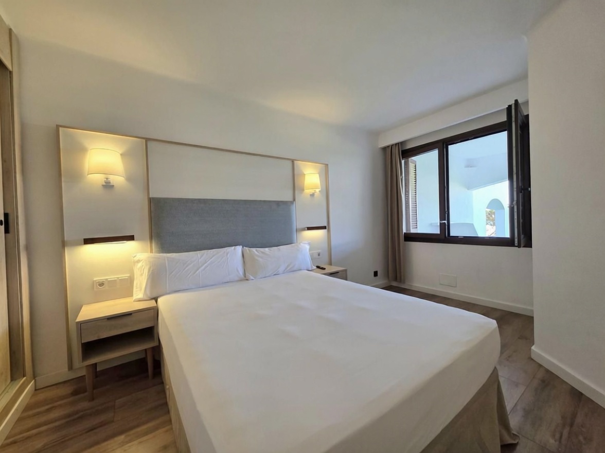Appartement en première ligne de plage à Santanyí — Chambre