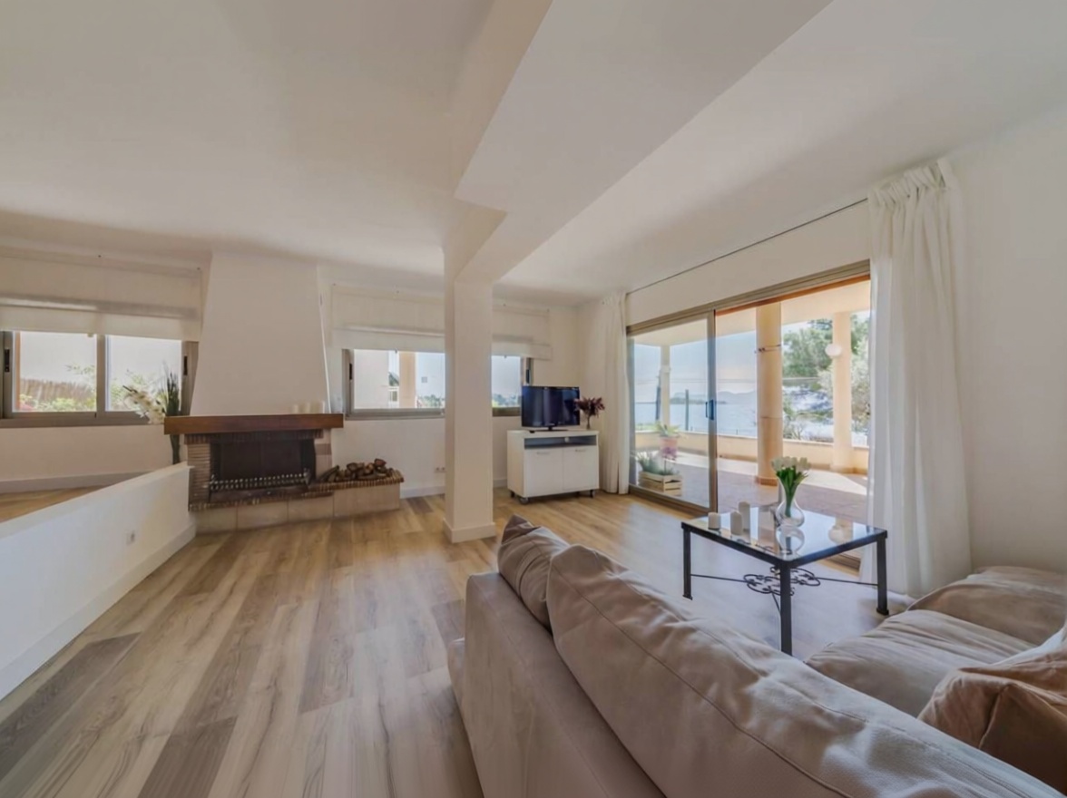 Wohnung in erste Strandlinie in Alcúdia — Wohnzimmer