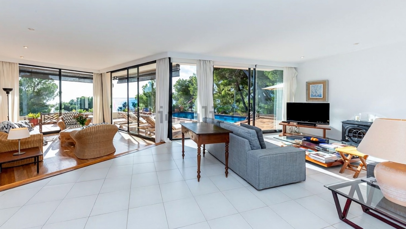 Chalet with direct beach access in Mallorca, Balears (Illes) — Living room