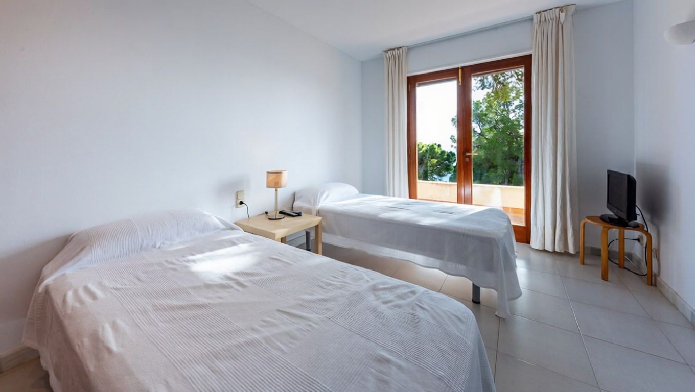 Chalet with direct beach access in Mallorca, Balears (Illes) — Bedroom